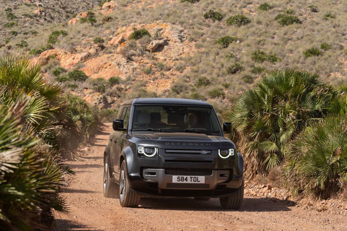 Land Rover Defender 110 SE HYBRID 2025