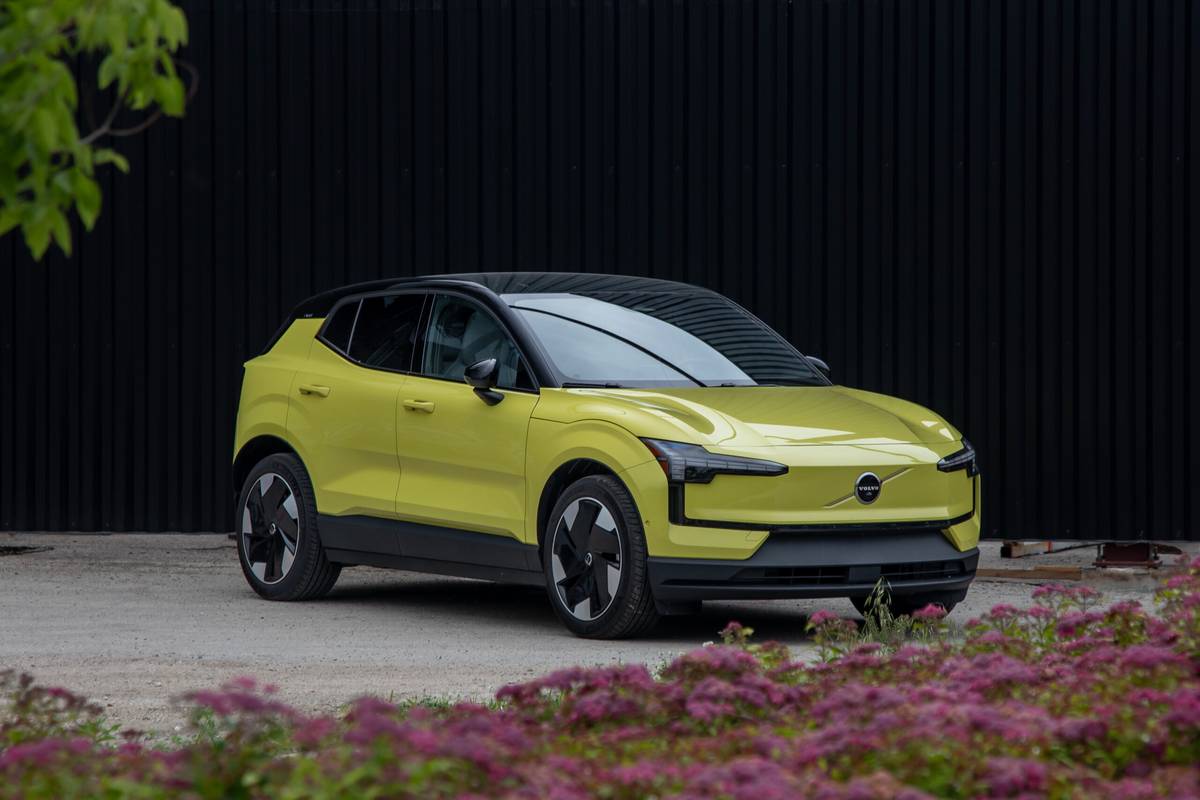 Volvo EX30 Core 2025 vehículo eléctrico compacto