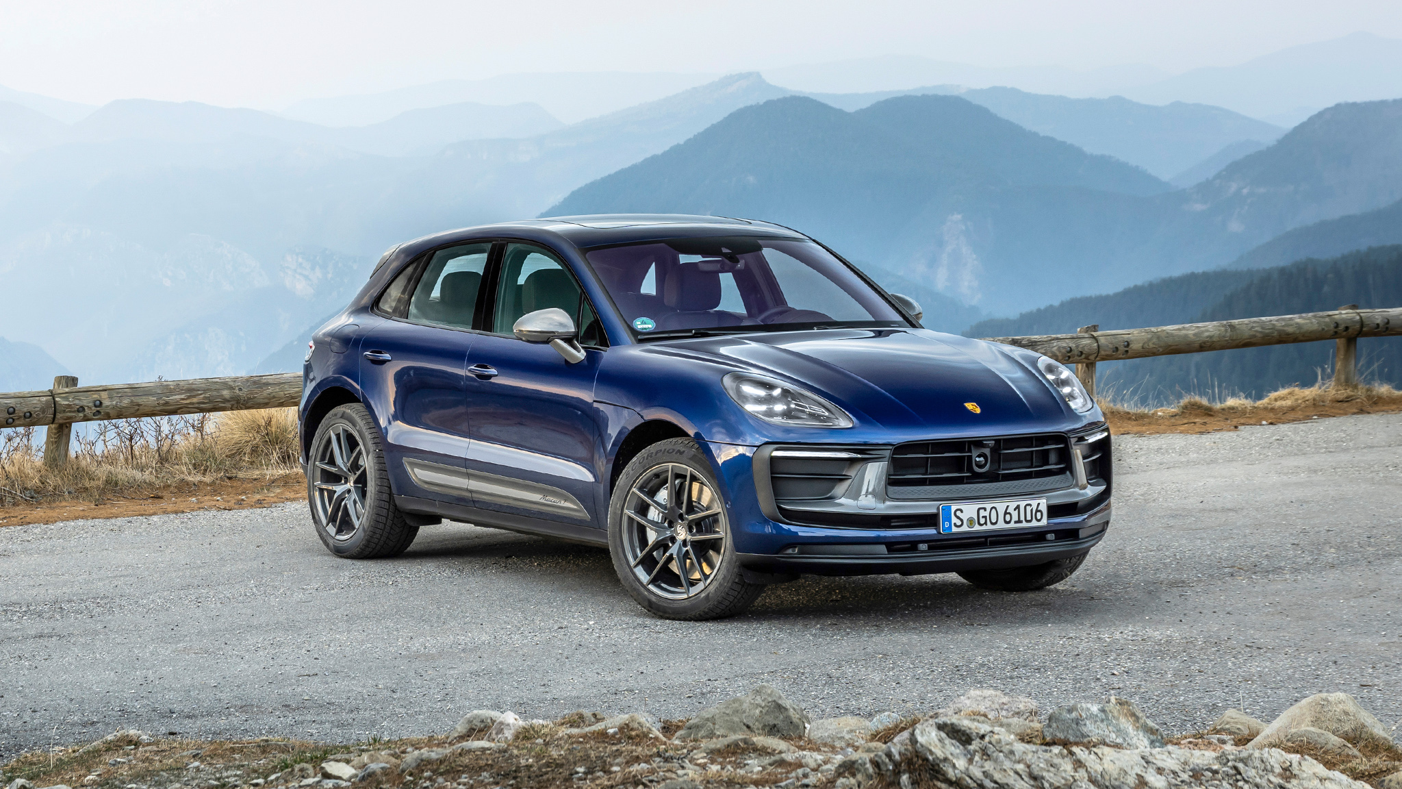 Porsche Macan 2025 SUV Gentian Blue Metallic