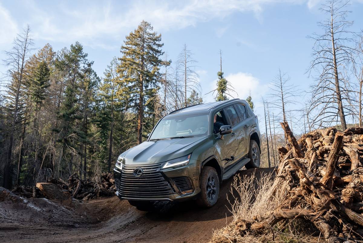 Lexus LX 700h F Sport 2025 SUV híbrido