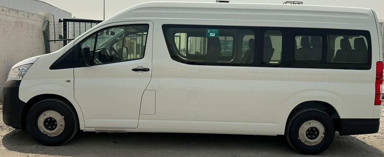 Furgoneta Toyota Hiace GL modelo 2026 en República Dominicana