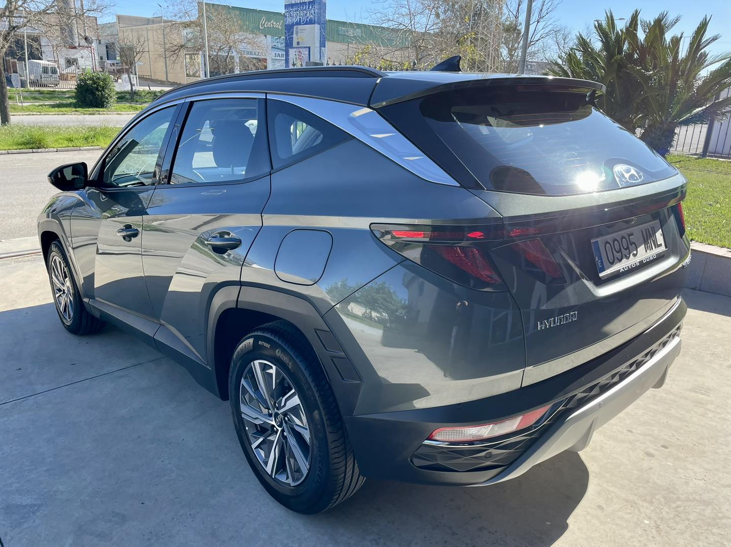 Hyundai Tucson 2026 SUV modelo Matex verde oscuro en República Dominicana