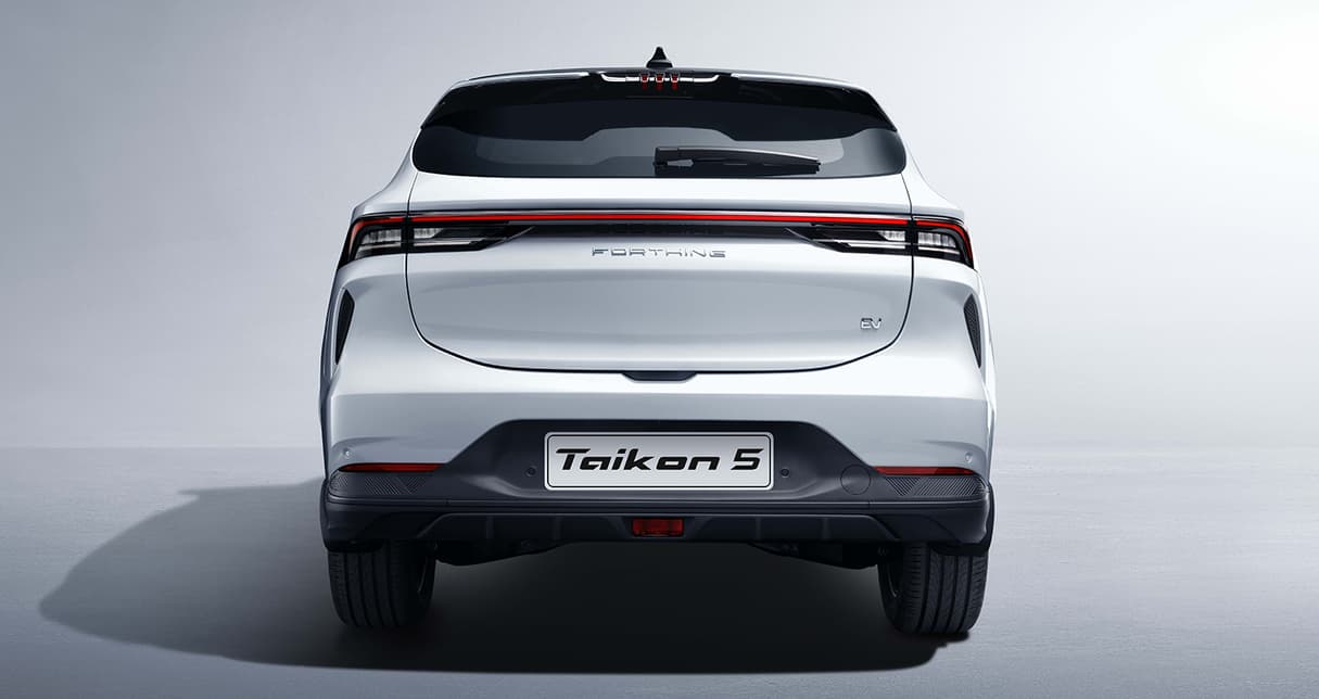 Forthing V3 2026 modelo eléctrico vehículo en República Dominicana