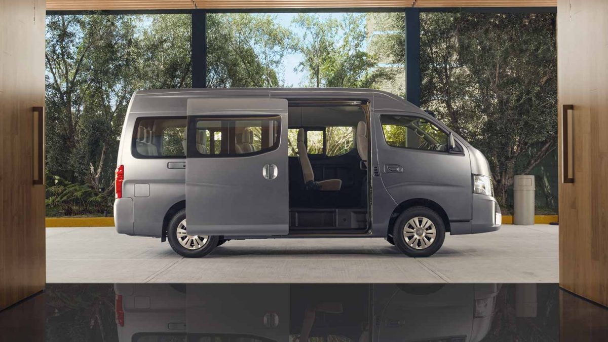 Nissan Urvan modelo 2026 furgoneta comercial en República Dominicana