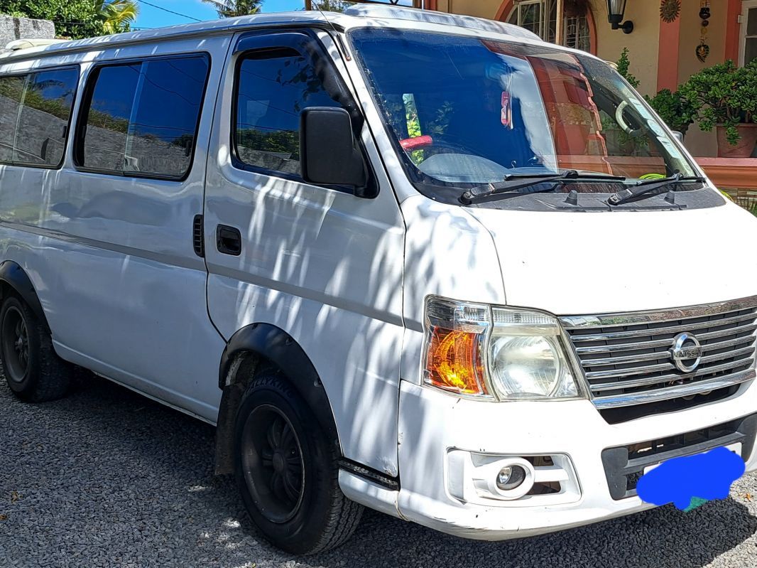 Nissan Urvan 2.5L Turbo Diésel 2027 en República Dominicana