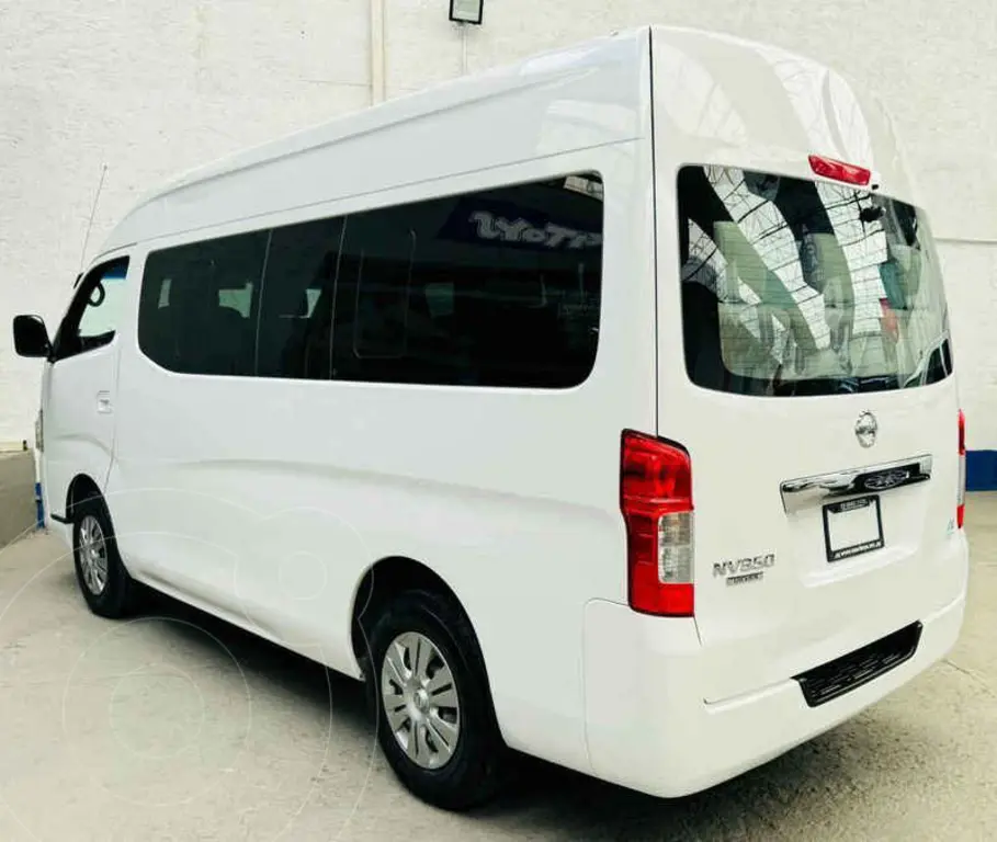Nissan Urvan 2.5L Turbo Diésel 2027 en República Dominicana