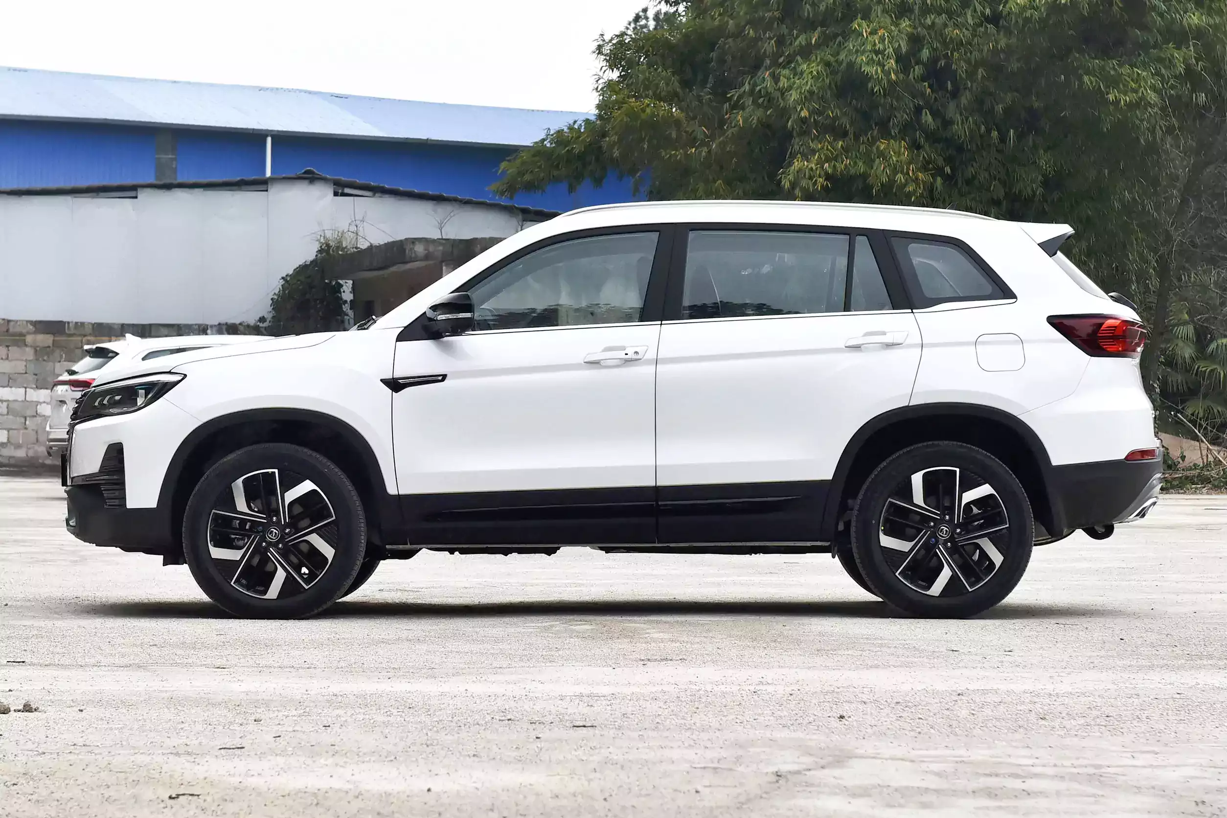 Changan UNI-T 2027 SUV Turbo 1.5L BlueCore en República Dominicana