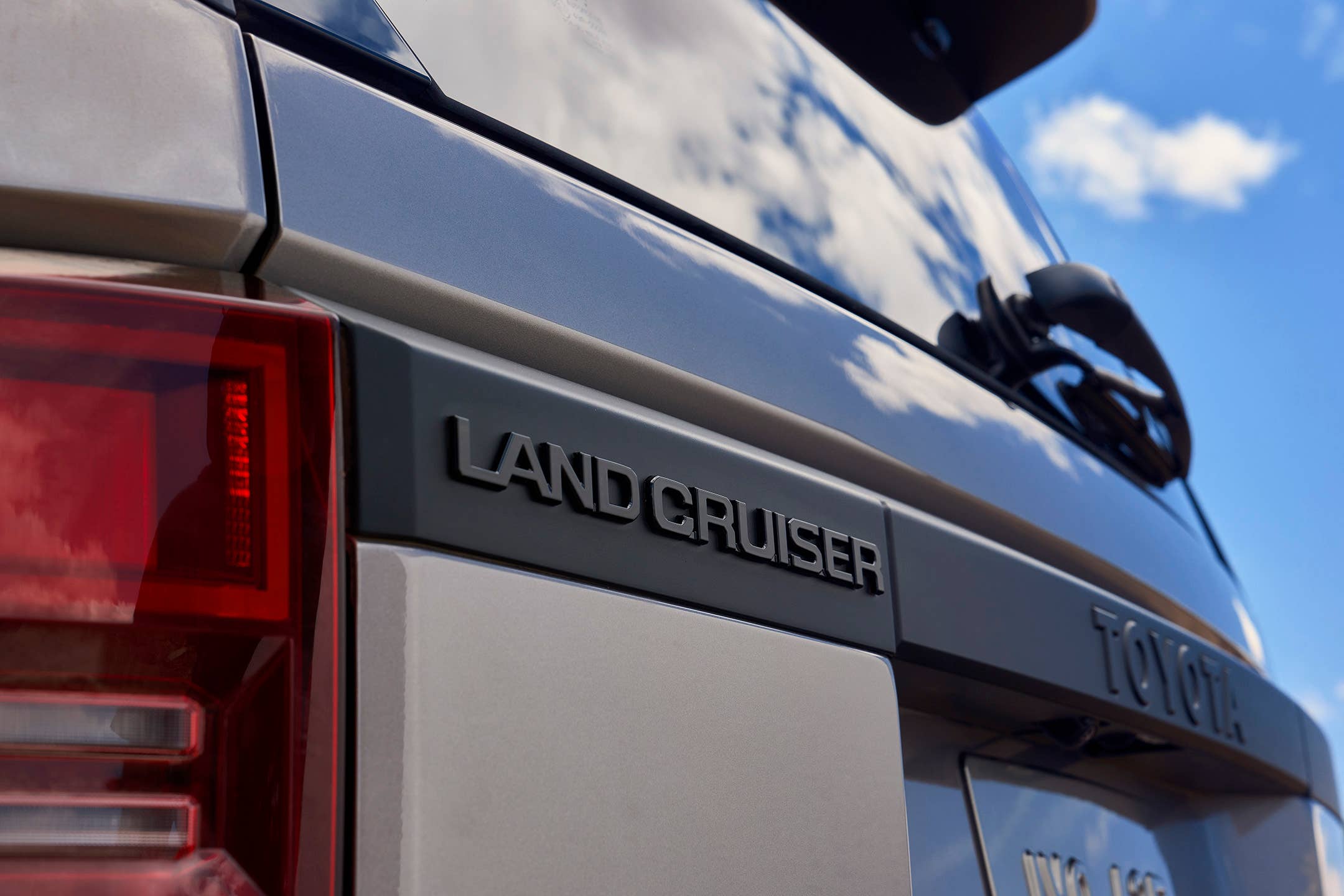 Toyota Land Cruiser 300 VX-R modelo 2027 en República Dominicana