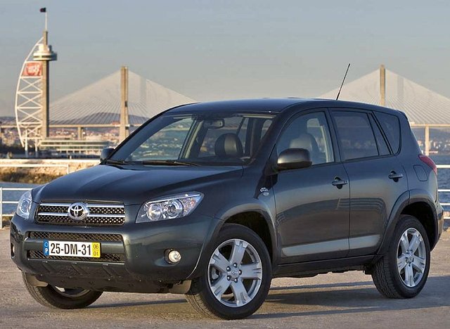 Toyota RAV4 LE Híbrido 2027 SUV en República Dominicana