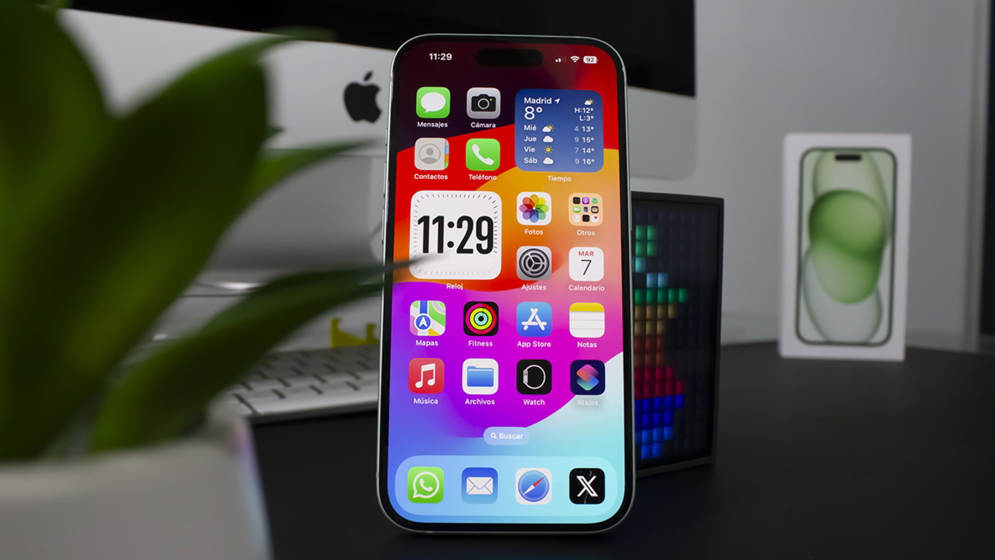 Apple iPhone 15 Smartphone