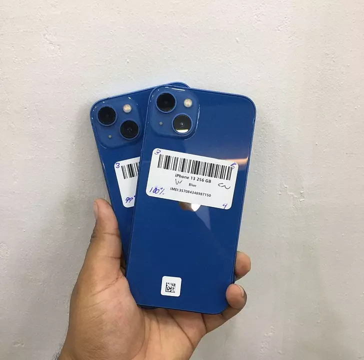 Apple iPhone 13 256GB Smartphone