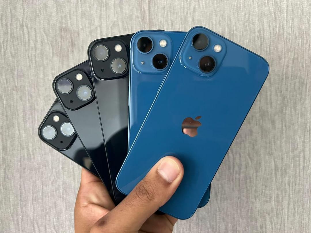 Apple iPhone 13 Smartphone