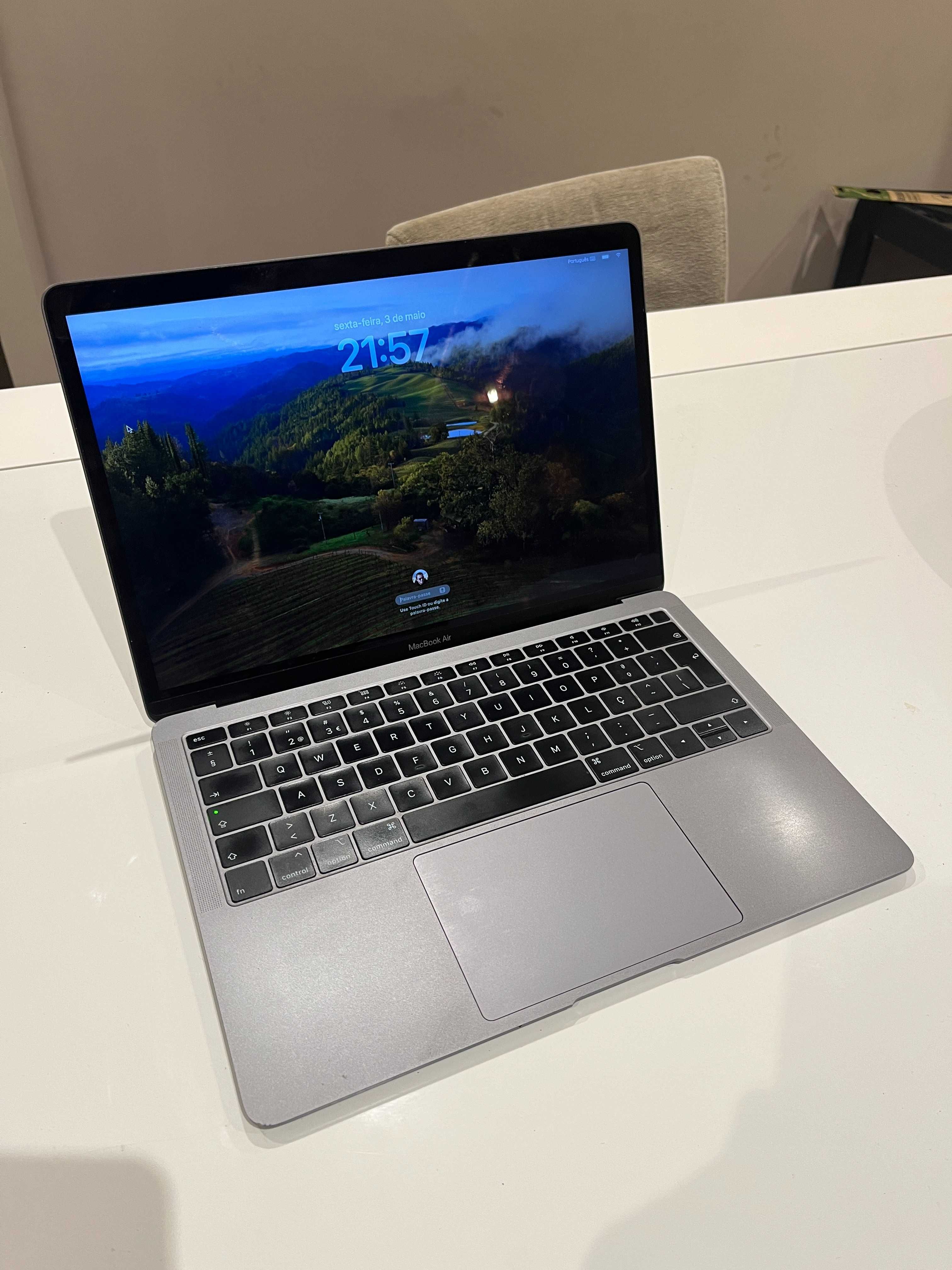 Laptop MacBook Air 2018 en Gris - Excelente Estado en República Dominicana