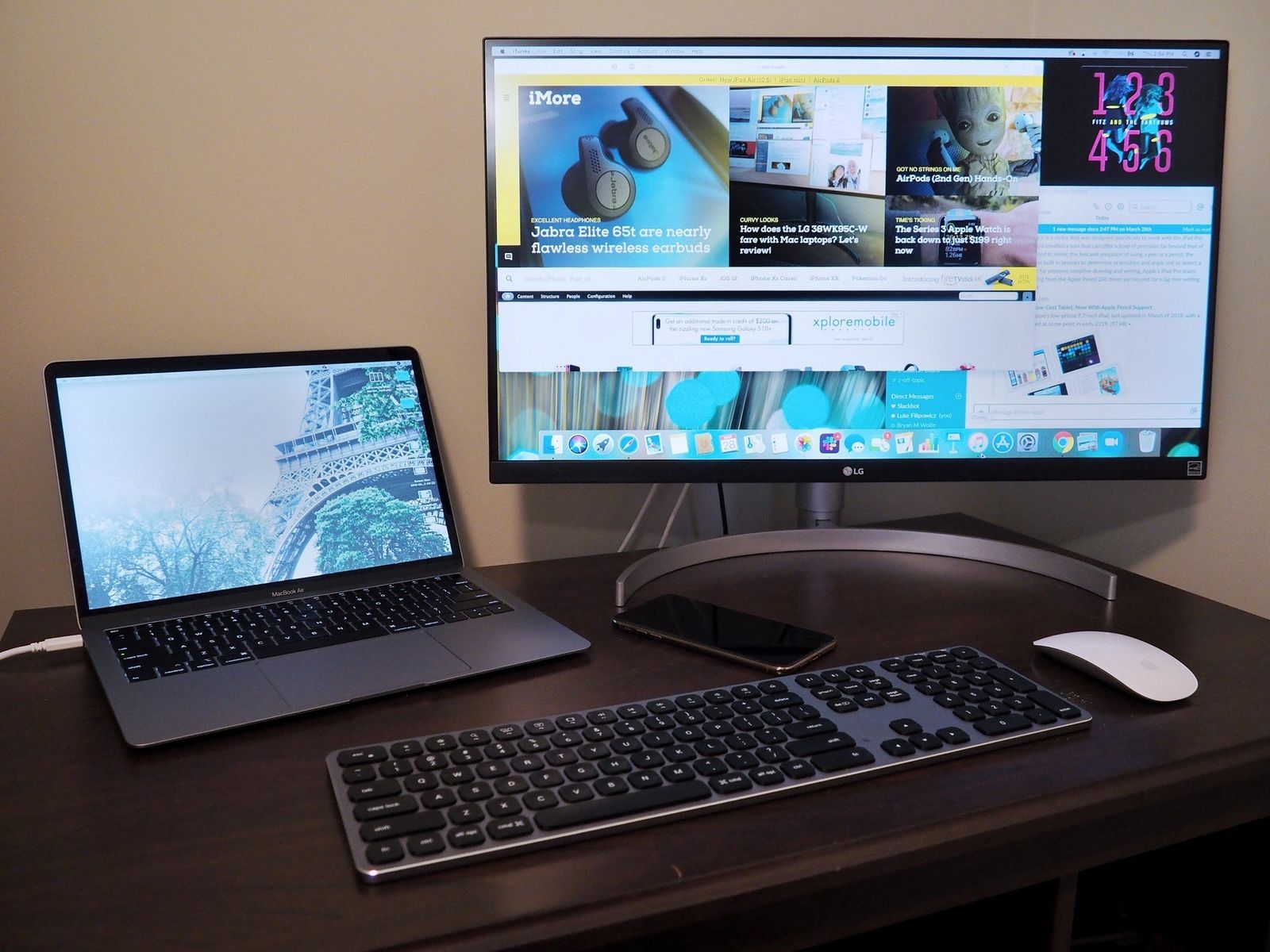 Laptop MacBook Air con monitor LG de 32 pulgadas