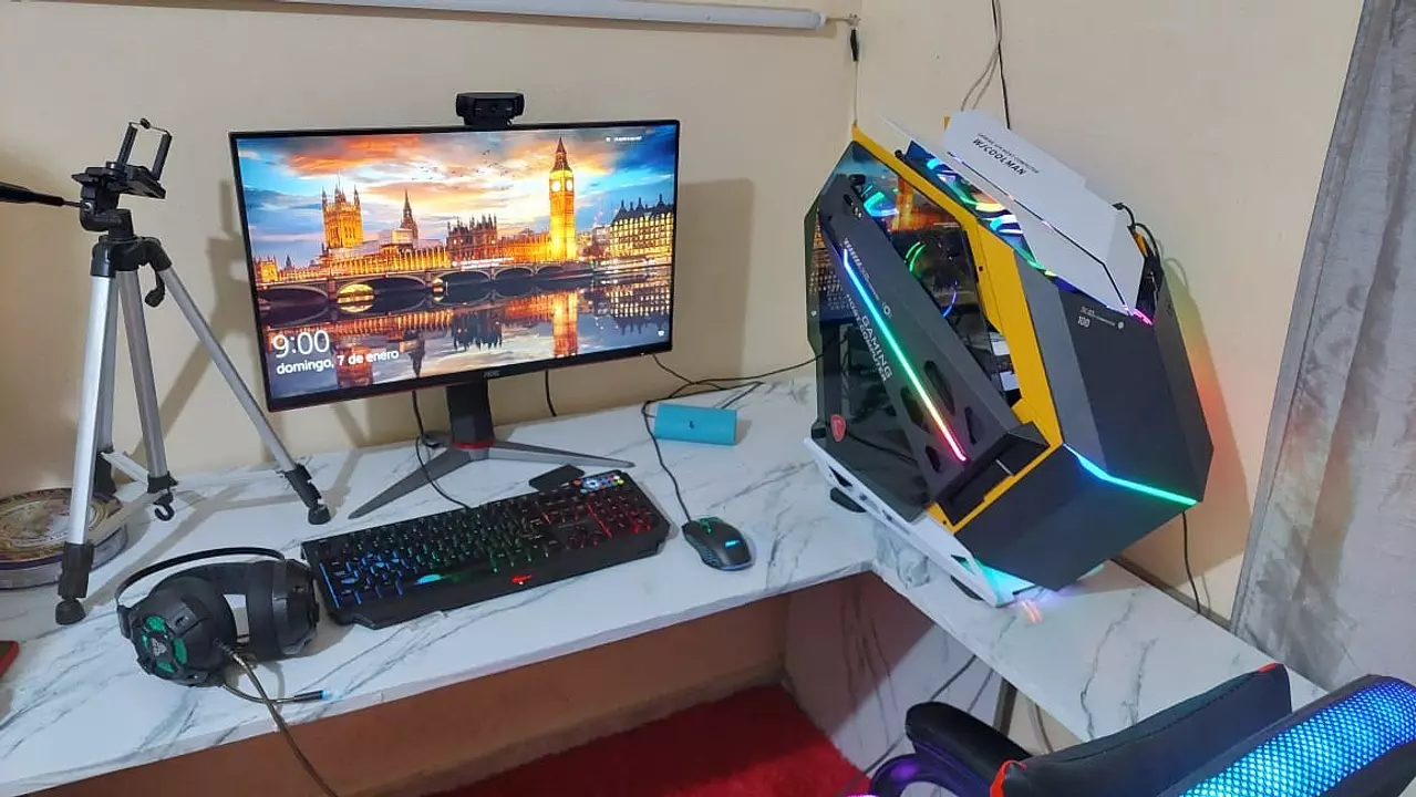Computadora gamer de alto rendimiento con setup completo, precio negociable en 85 mil