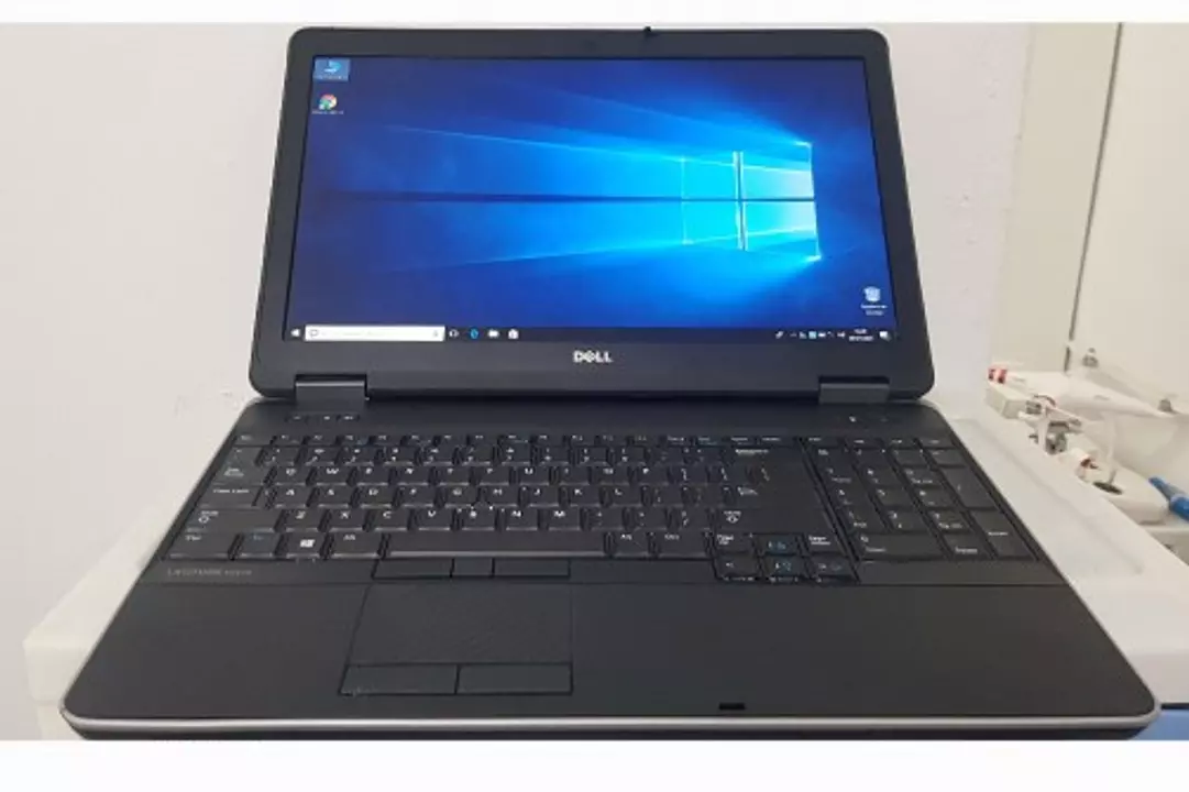 Laptop Dell Latitude 6540 de 17" con Intel Core i7, 16GB RAM y SSD 512GB, Doble Tarjeta Gráfica