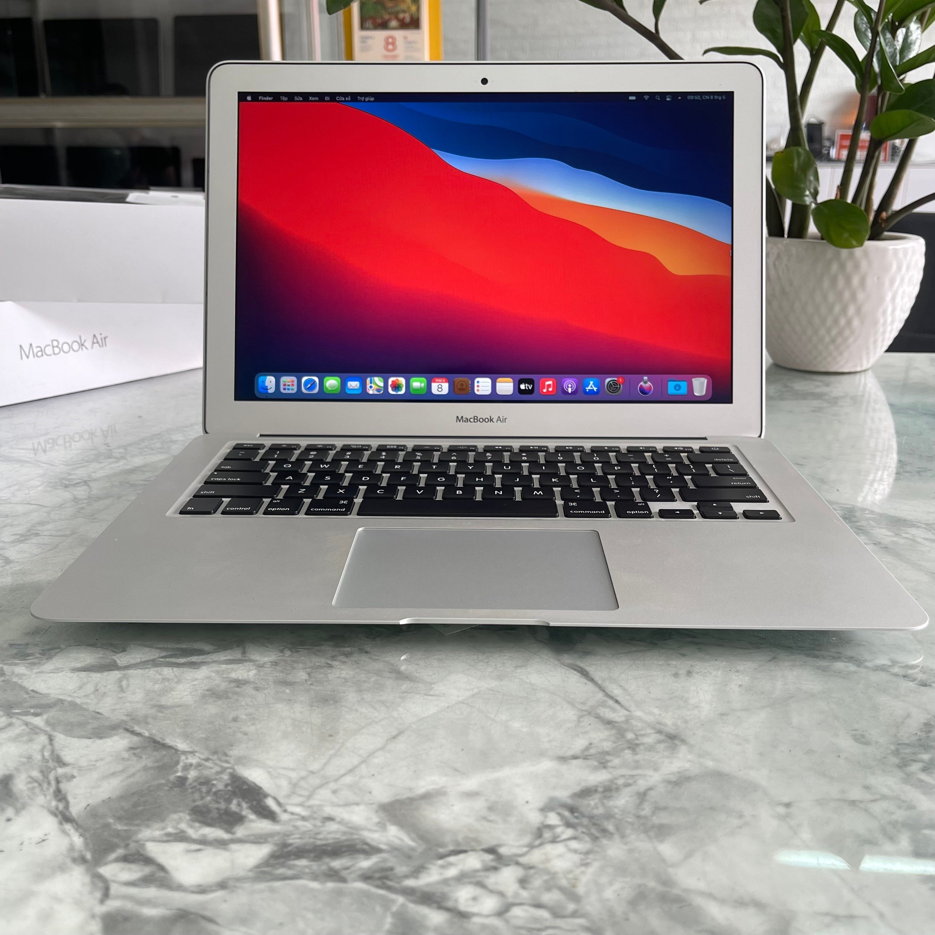 MacBook Air 13" 2017 con 8GB RAM y 128GB SSD en buen estado en República Dominicana