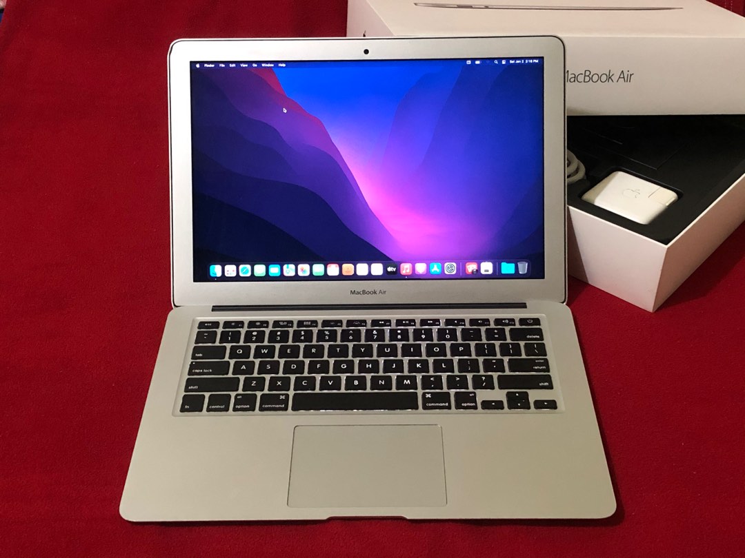 MacBook Air 13" 2017 con 8GB RAM y 128GB SSD en buen estado en República Dominicana