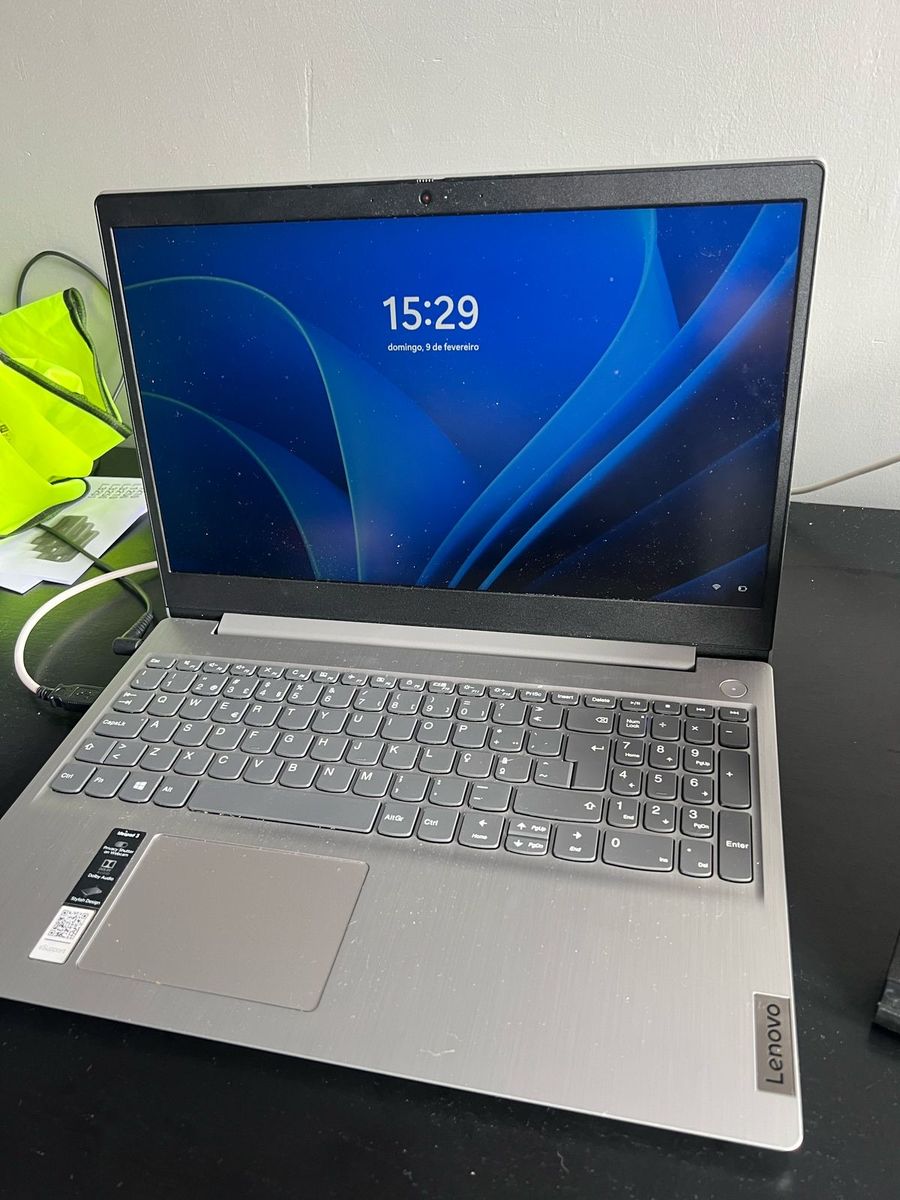 Laptop Lenovo en excelente estado con poco uso, 4GB RAM en República Dominicana