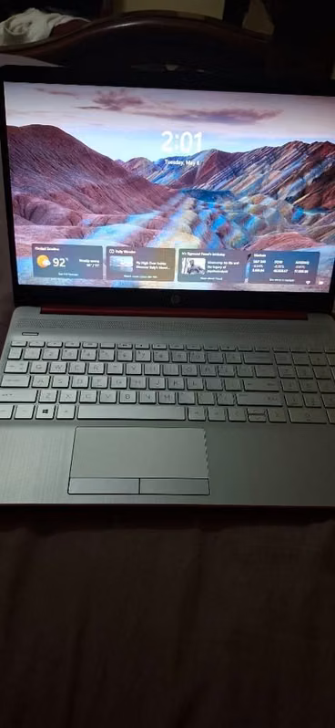 Laptop HP 17.3" táctil con AMD Ryzen 5 y 16GB RAM, 1TB SSD, Windows 11 en República Dominicana