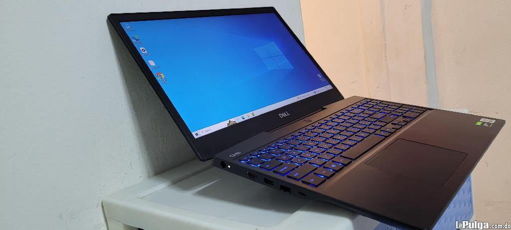Laptop Dell Precision 3550 Gamer de 17" con Intel Core i7 10a Gen, RAM 16GB DDR4, SSD 256GB y Nvidia Quadro P520 2GB