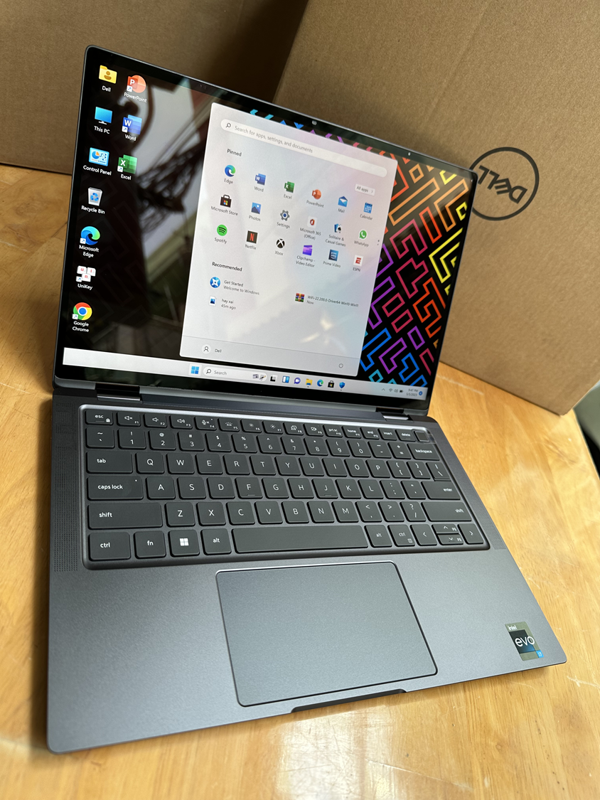 Portátil Dell Latitude 9330 2 en 1 14" 2560x1600 vPro Intel Core i7-1265U 32GB RAM 512GB SSD Ultraligero en República Dominicana