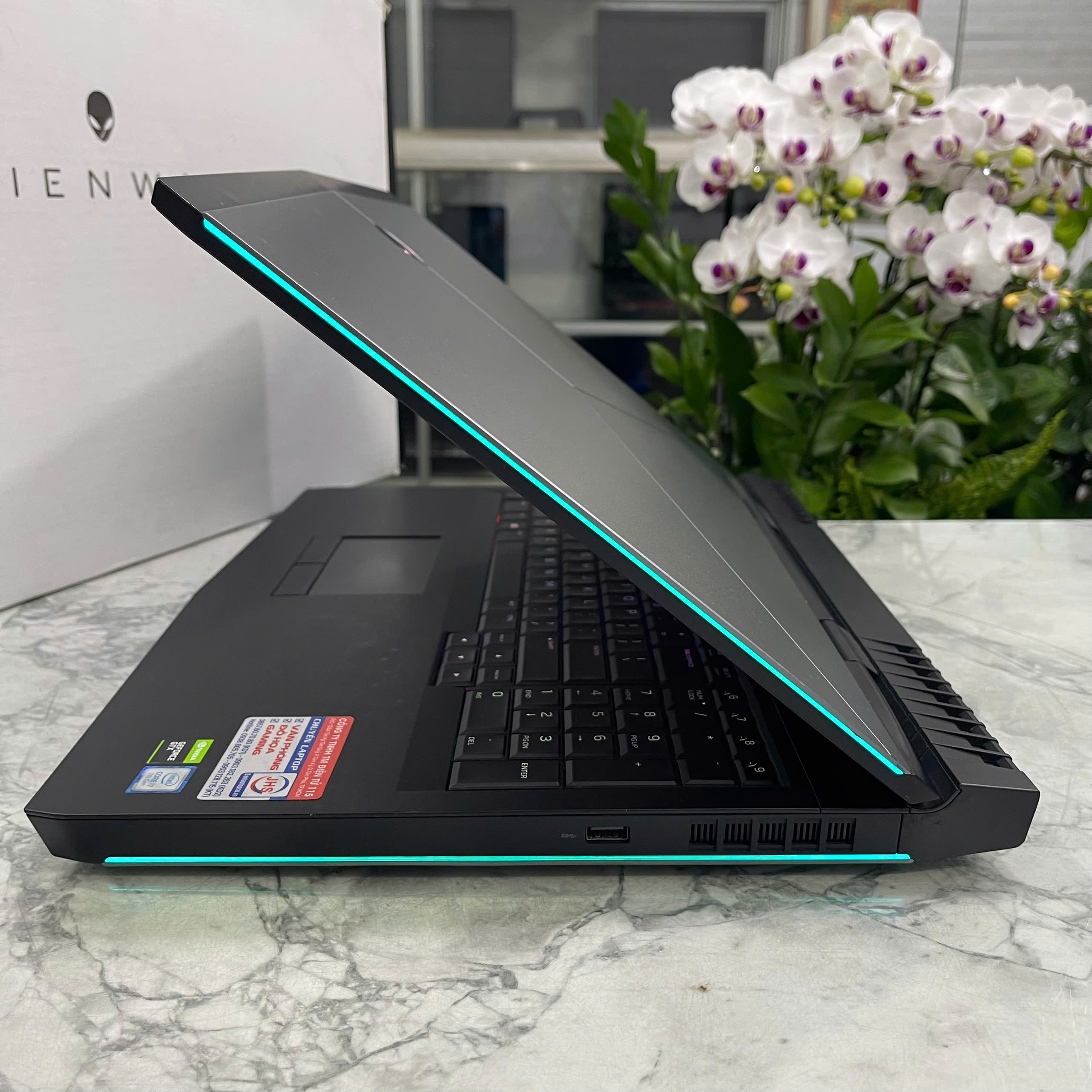 Laptop Alienware 17 R4 con procesador i7-7700HQ 2.8GHz y tarjeta gráfica Nvidia GTX 1060 de 6GB en República Dominicana