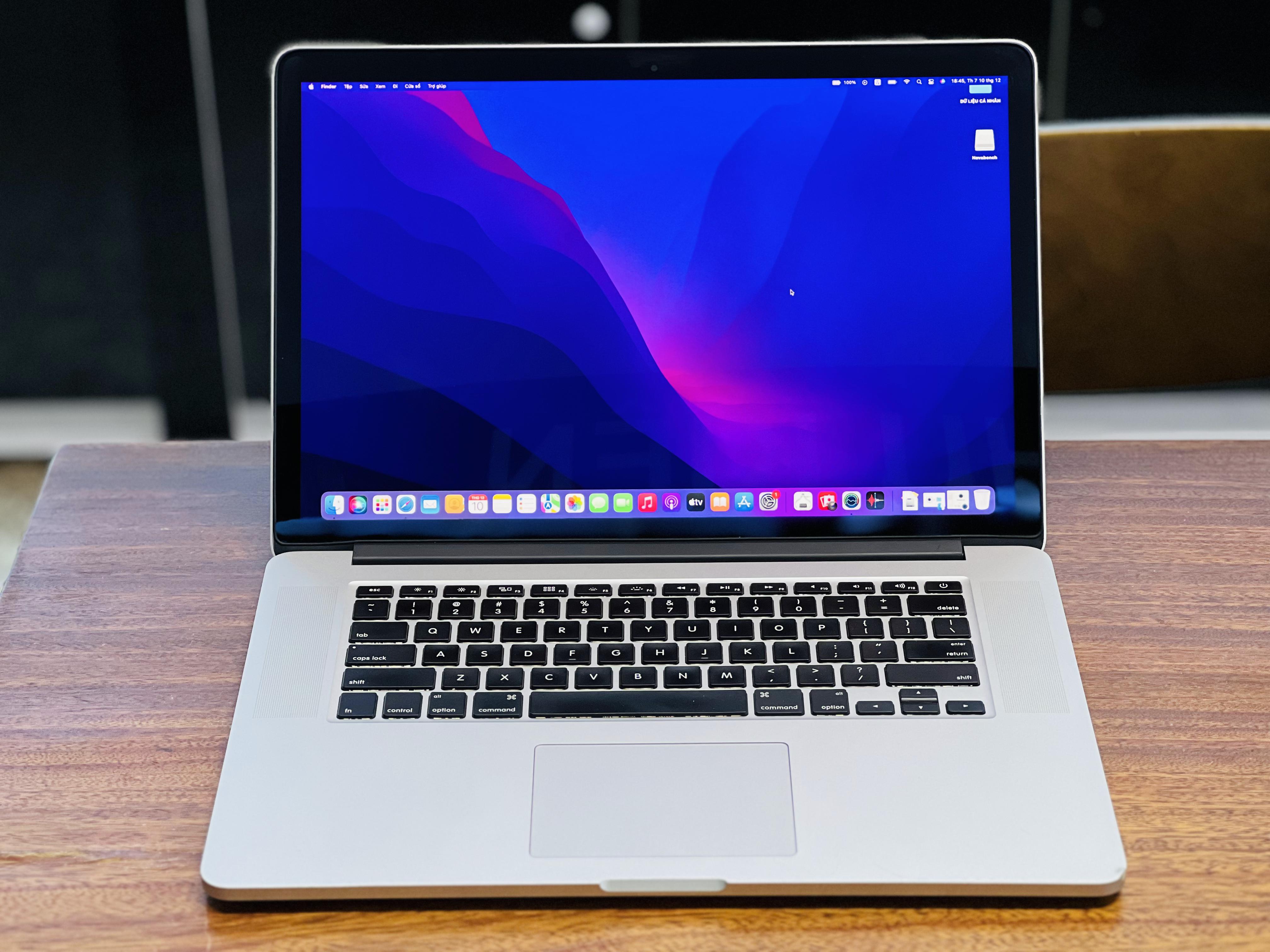 MacBook Pro 2015 con procesador Intel Core i7 Quad-Core 2.5 GHz