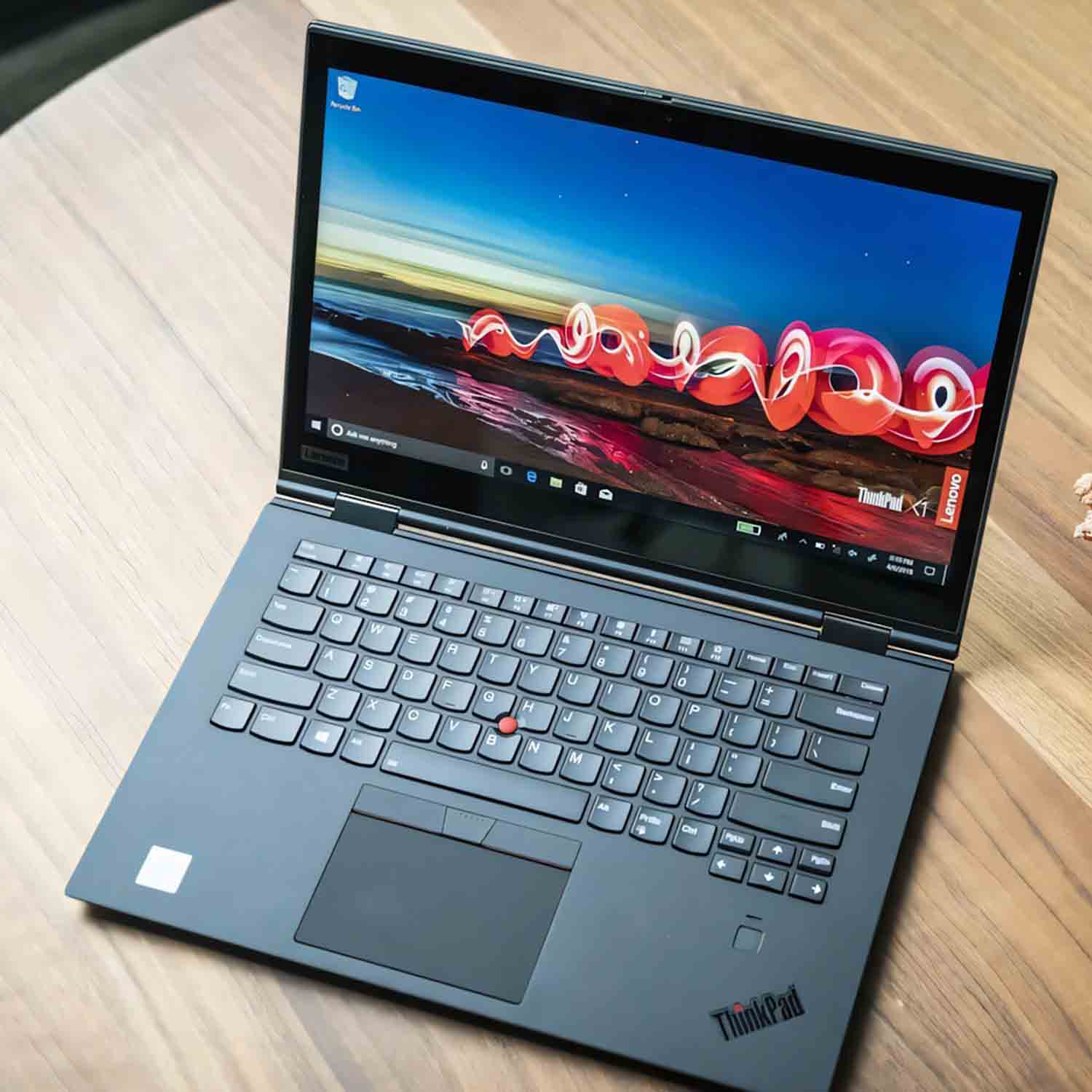Laptop Lenovo X1 Yoga 14" Core i5 6ª Gen, 8GB RAM DDR4, SSD 256GB, Pantalla Táctil 360° en República Dominicana