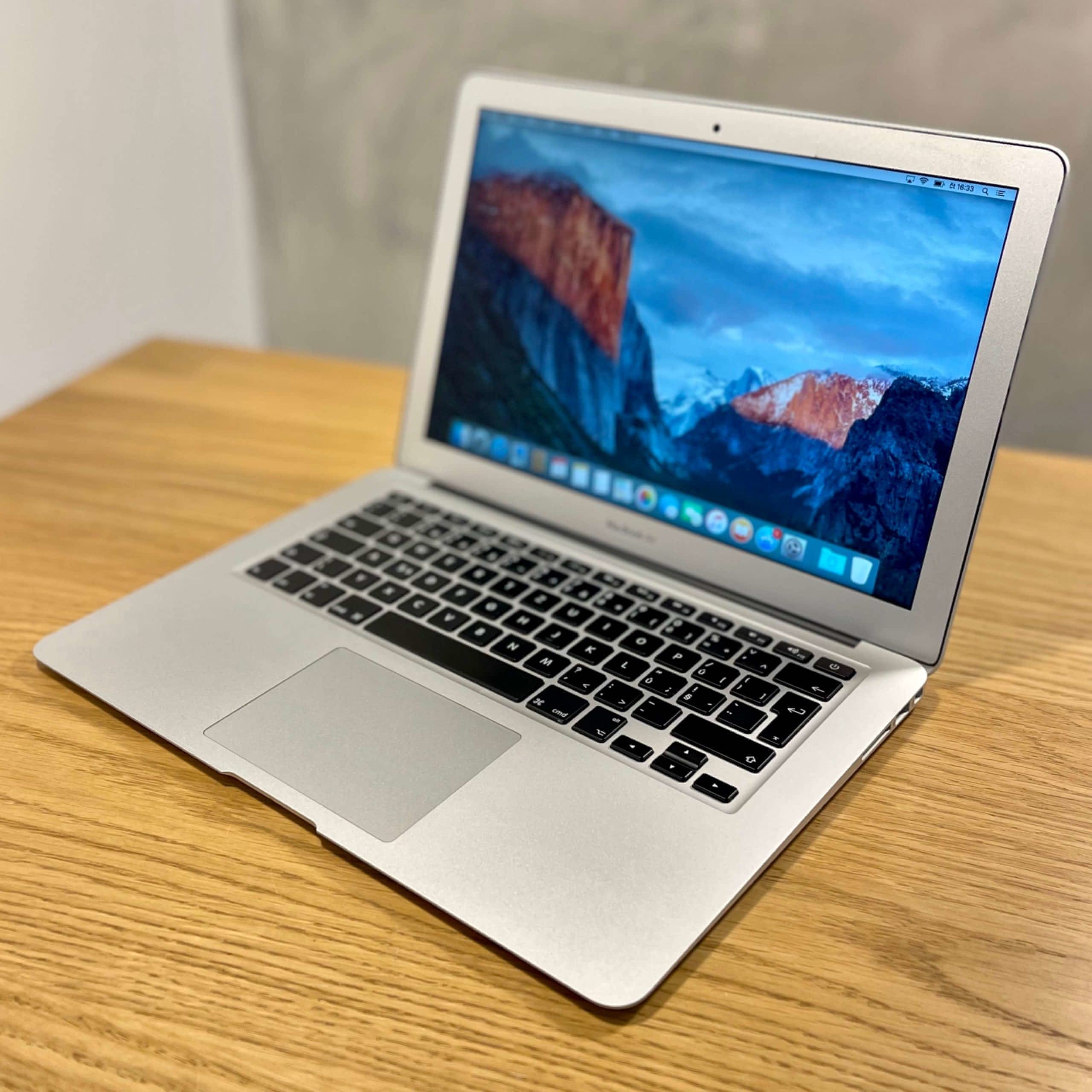 Apple MacBook Air 13" 2015 Modelo A1466 en Excelente Estado en República Dominicana
