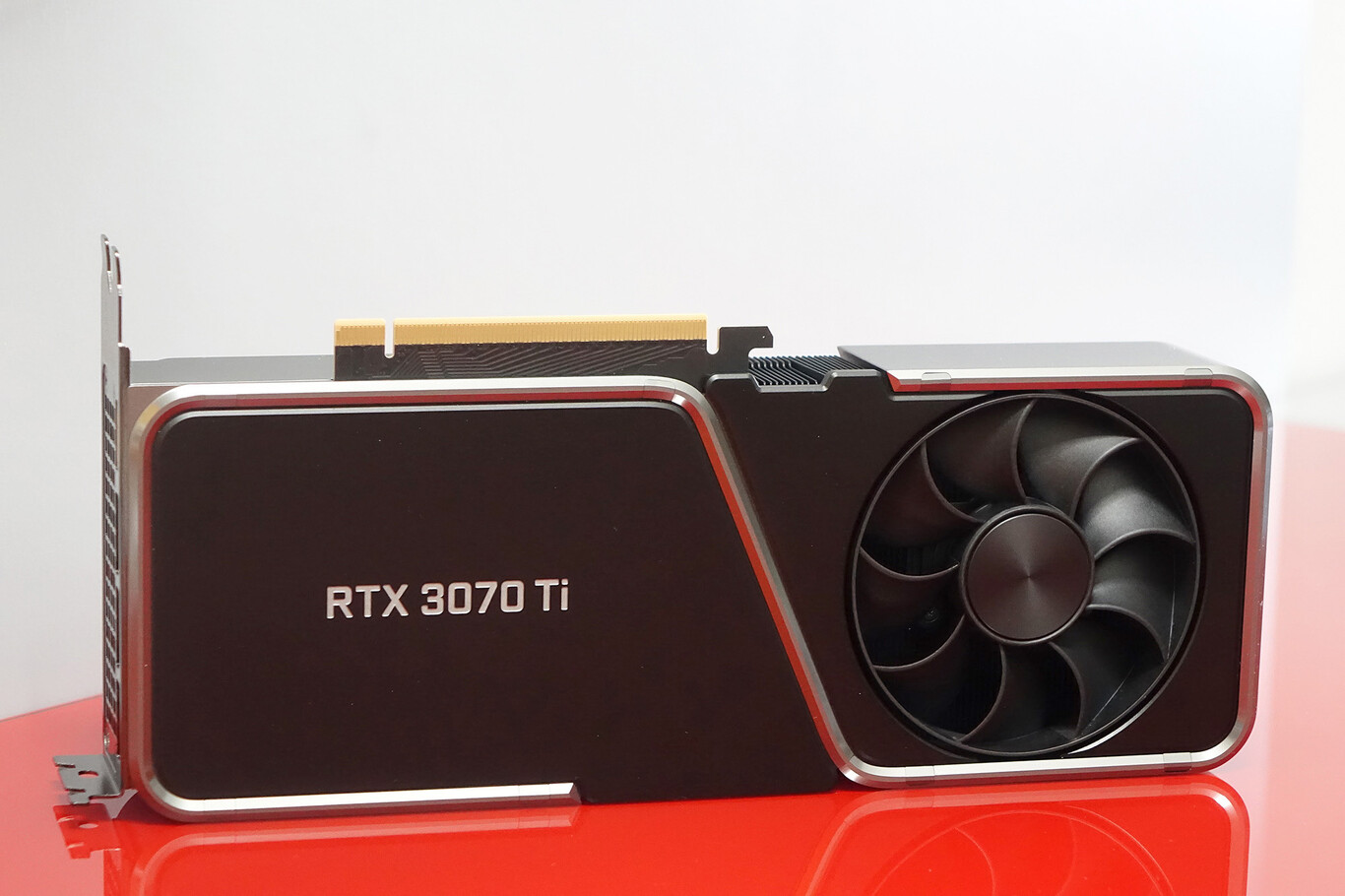 Tarjeta gráfica NVIDIA GeForce RTX 3070 Ti de alto rendimiento en República Dominicana
