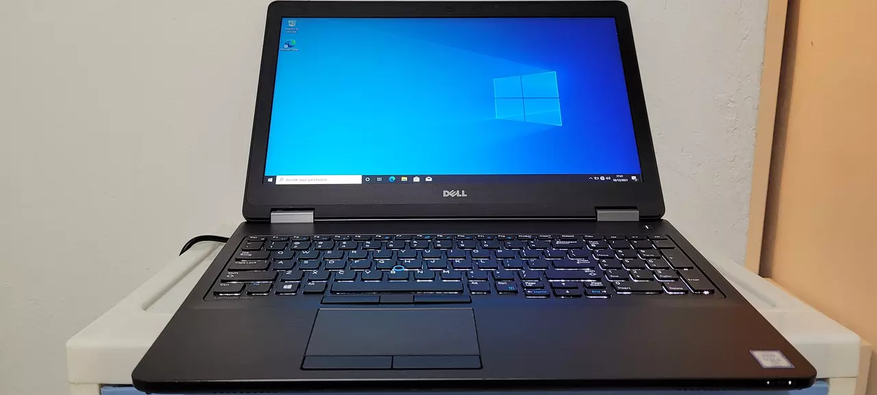 Laptop Dell Latitude 17" con Procesador Intel Core i7 2.7GHz, 8GB RAM, Disco Duro 1TB y Video 6GB
