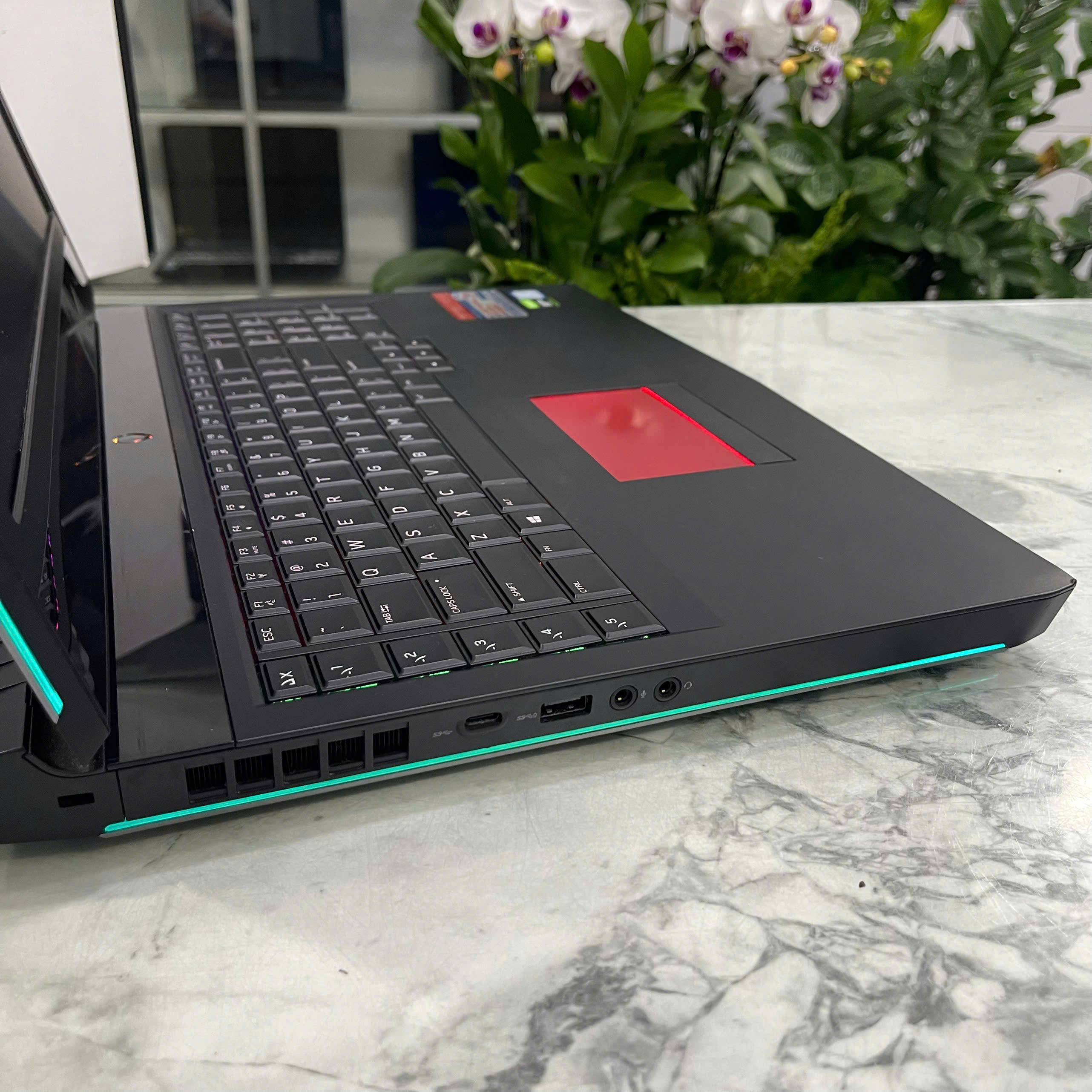 Laptop Dell Alienware 17 R4 con Procesador i7-7700HQ a 2.8 GHz y Tarjeta Gráfica NVIDIA en República Dominicana