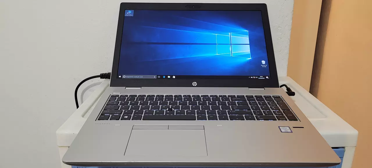 Portátil HP 17" Core i5 7ª Gen, 16GB RAM DDR4, SSD 256GB + HDD 320GB, Win 10 en República Dominicana
