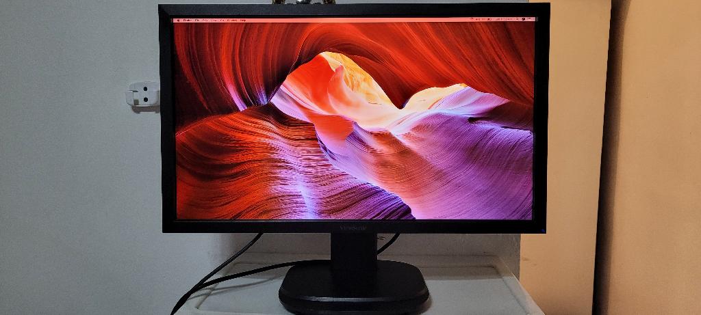 Monitor ViewSonic de 24" con HDMI, VGA, DVI y Altavoces Integrados en República Dominicana
