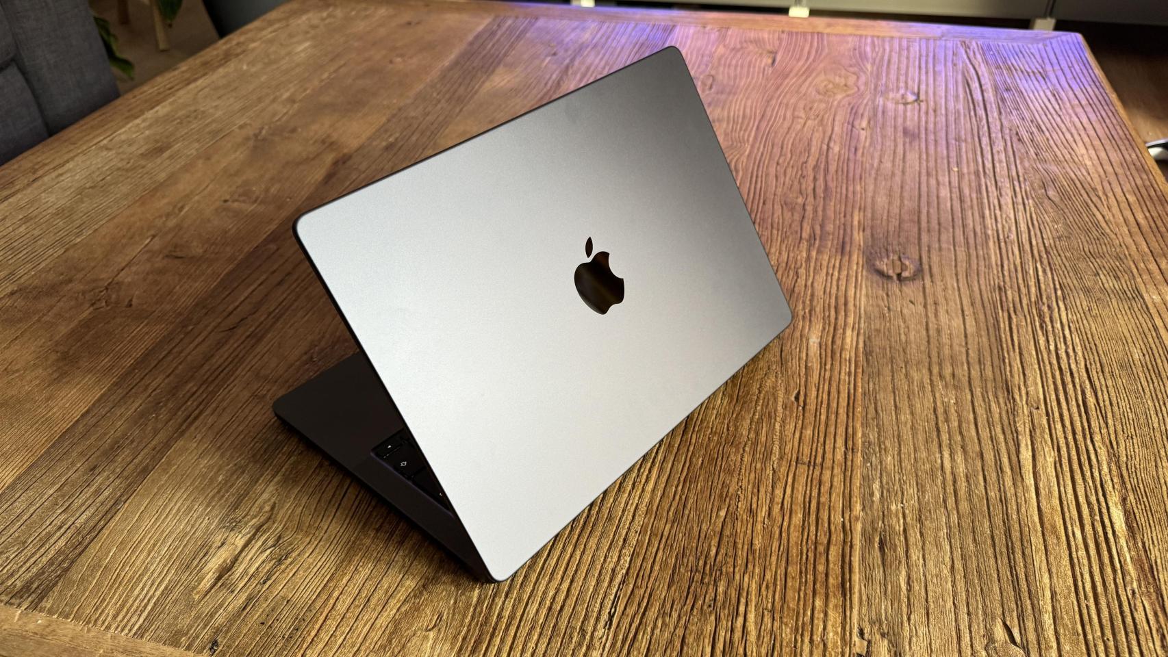 MacBook Pro 16" con chip M5 Max, 2TB SSD y 36GB RAM, nuevo sellado en República Dominicana