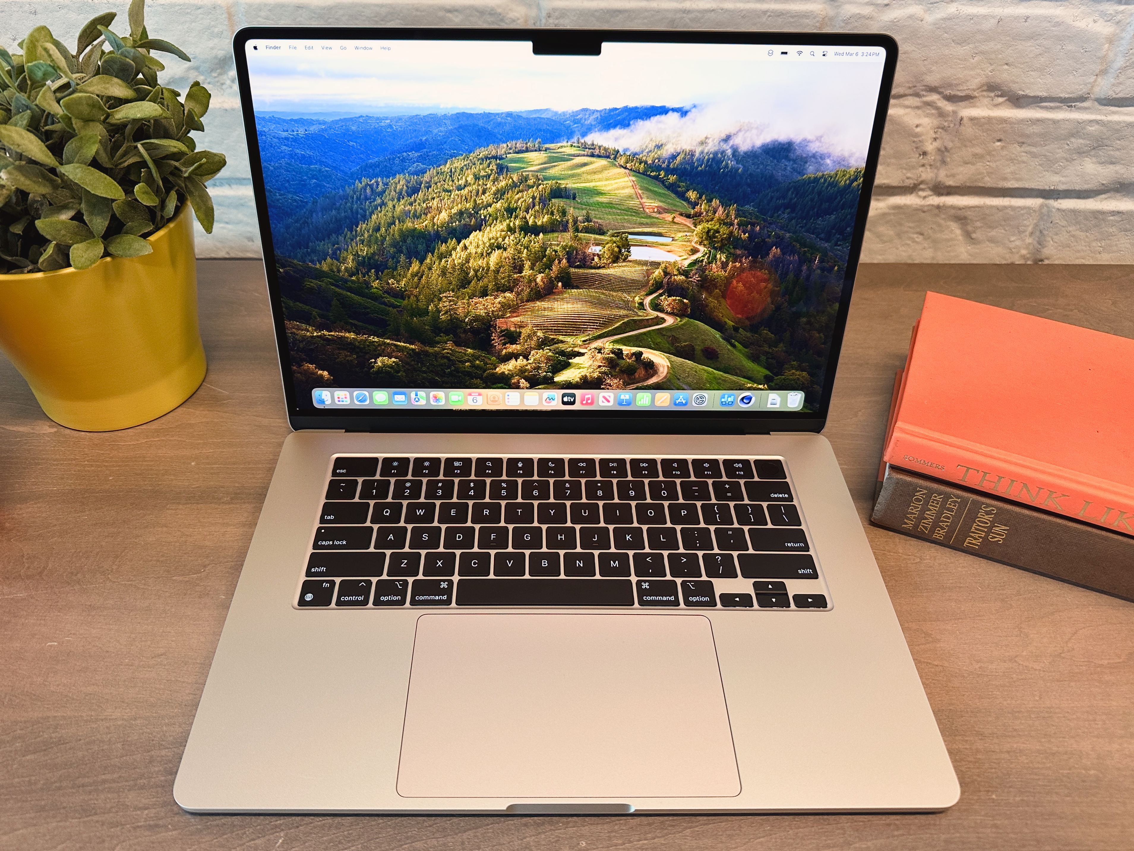 Apple MacBook Air 15" con chip M3, 8GB RAM y 256GB SSD en República Dominicana