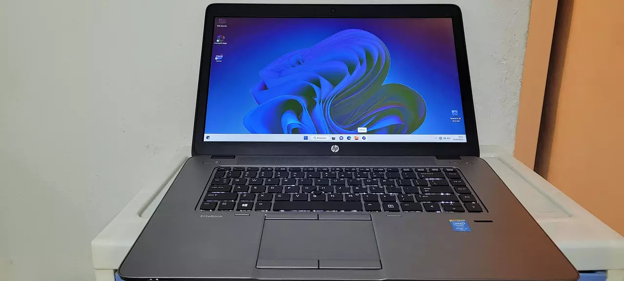 Laptop HP EliteBook 850 de 17" con Intel Core i5, 8GB RAM, SSD 512GB y pantalla Full HD