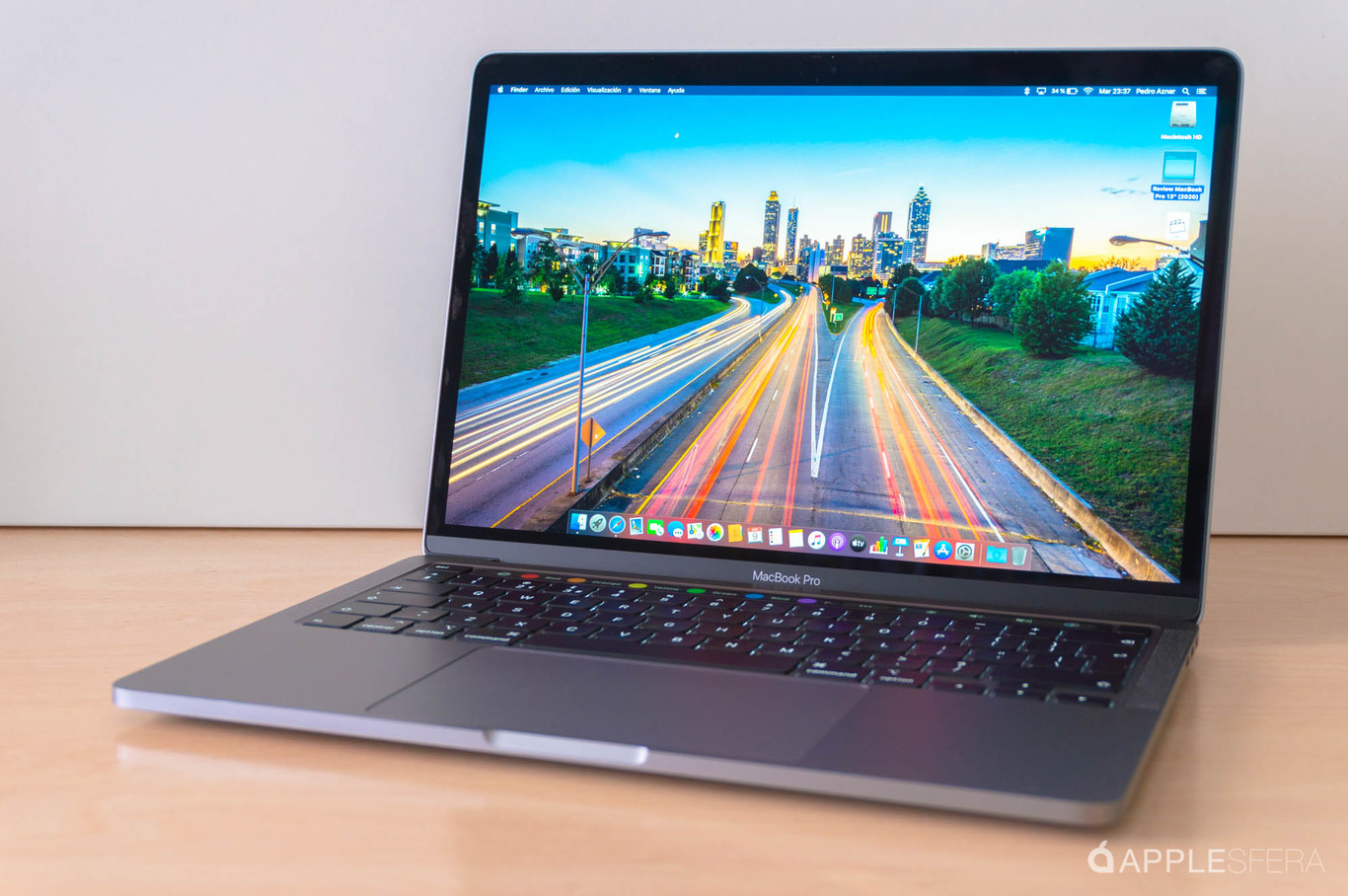 MacBook Pro 13 pulgadas 2020 con 16GB RAM y almacenamiento SSD de 512GB en República Dominicana