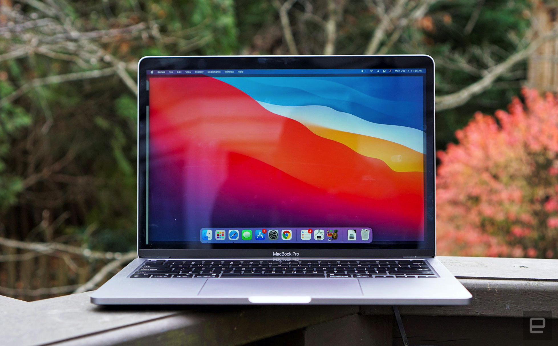 MacBook Pro 2020 con procesador i5, 16GB RAM y 512GB SSD