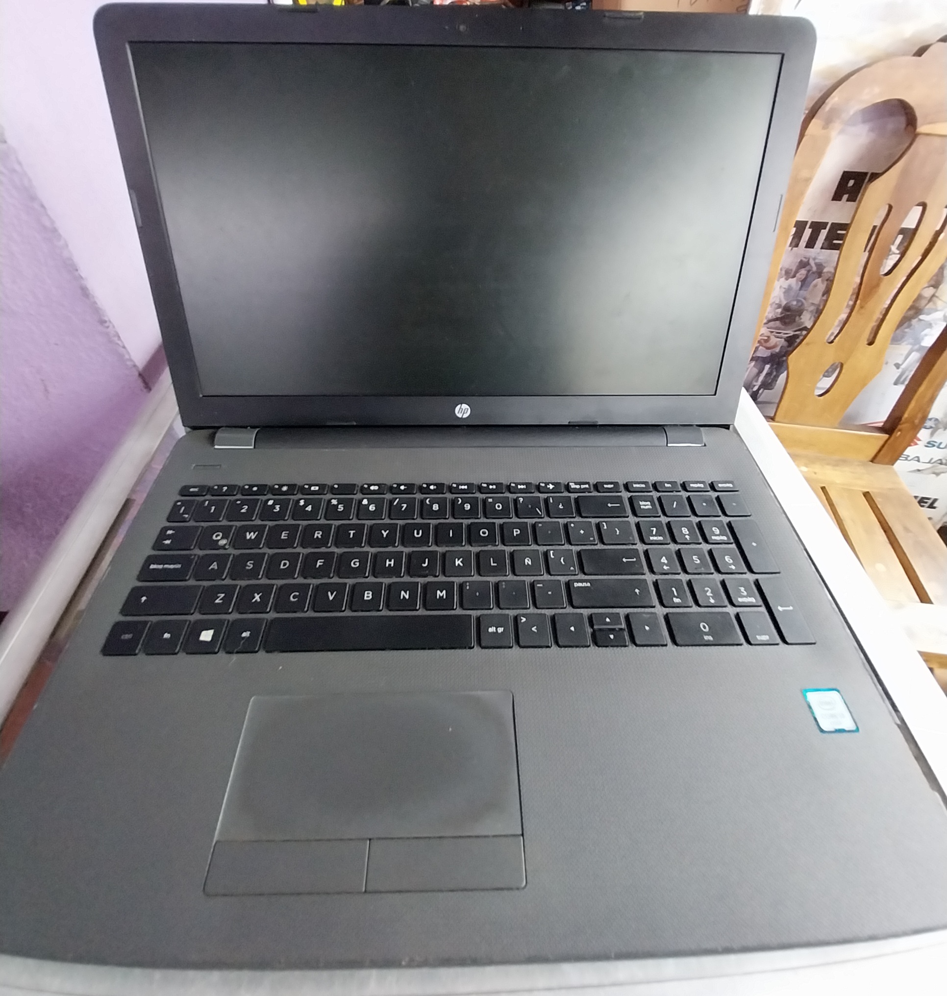 Laptop HP EliteBook 745 G6 con 2 GB de memoria dedicada de video en excelente estado en República Dominicana