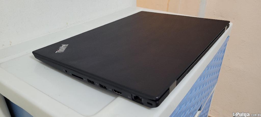 Portátil Lenovo ThinkPad E560 de 17" con Intel Core i7 6ª Gen, 16GB RAM y Doble Tarjeta Gráfica en República Dominicana