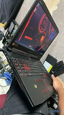 Laptop Acer Predator 17 con Intel i7 6800H 2.6 GHz, potente gráfica Nvidia