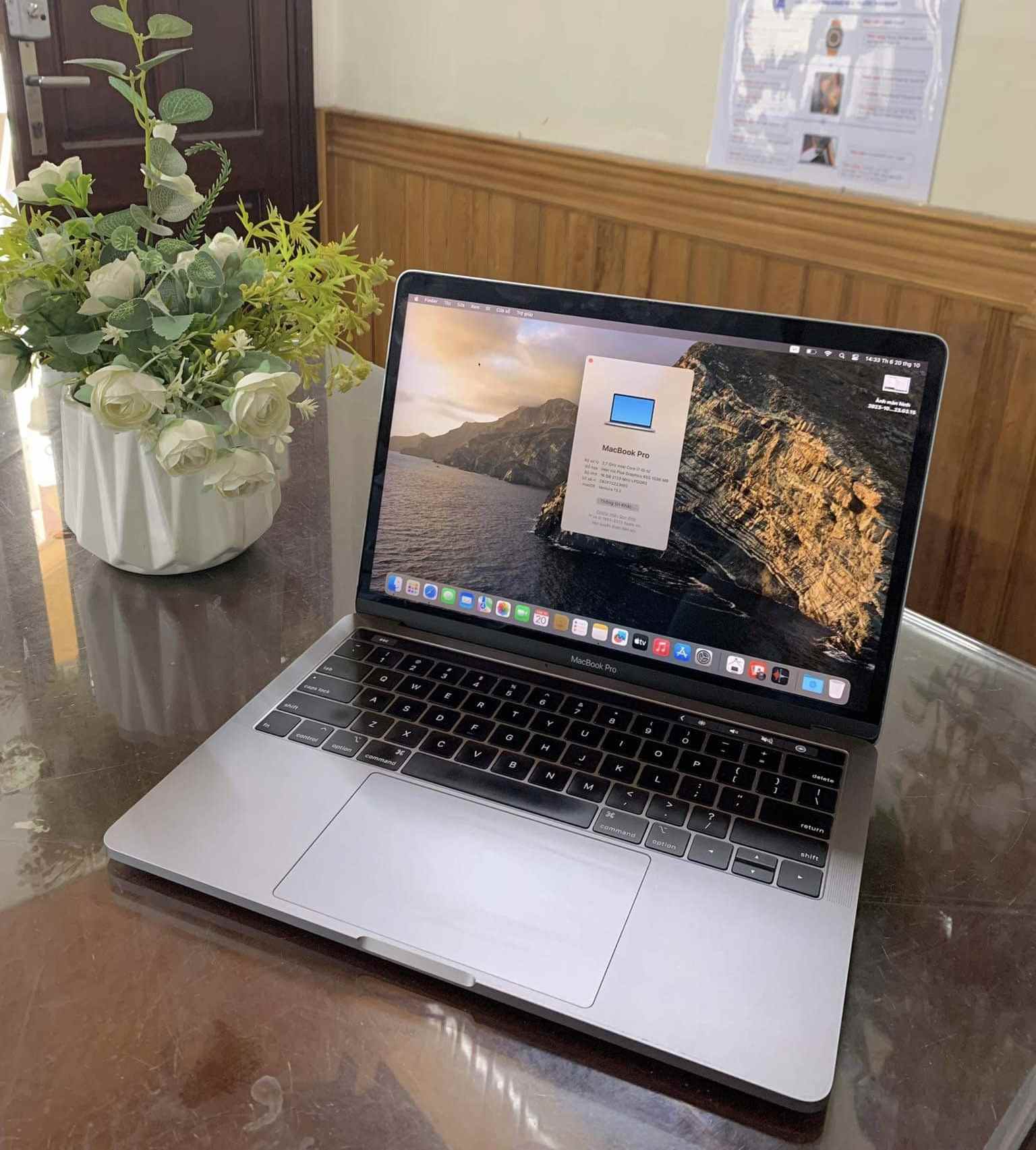 MacBook Pro Retina 13" i7 16GB RAM DDR4 SSD 512GB 2018 en República Dominicana