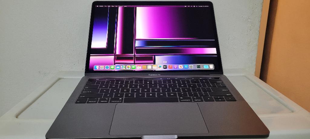 MacBook Pro Retina 13.3" Touch Bar i7, 16GB RAM, SSD 512GB, 2018