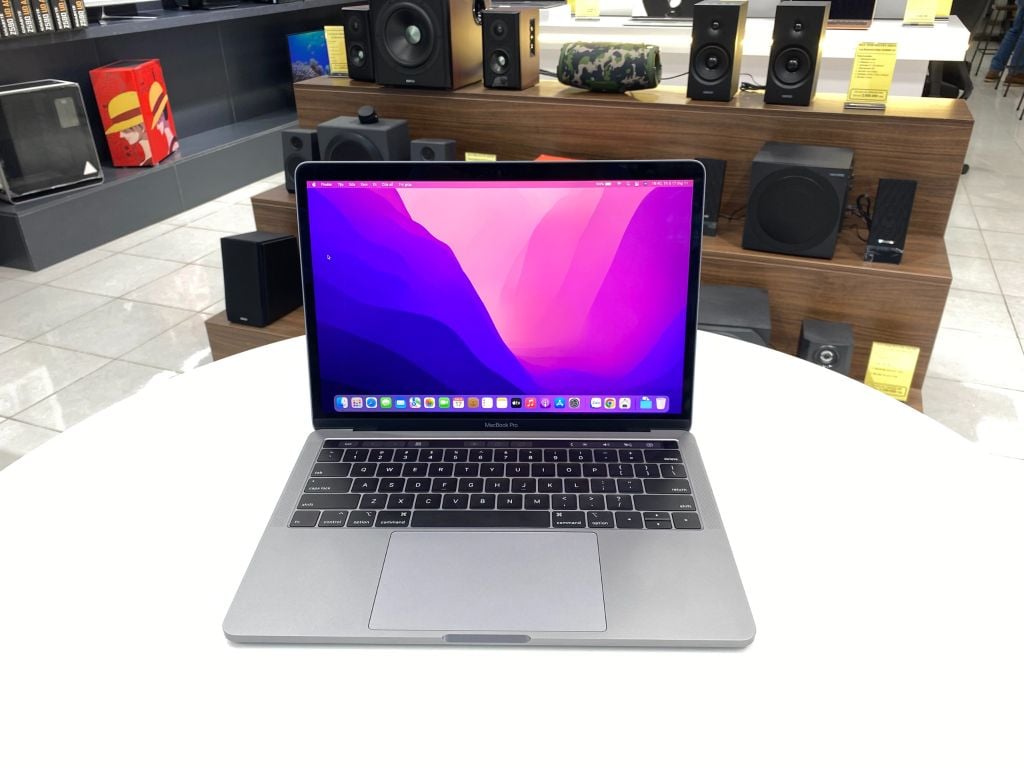 MacBook Pro 13.3" Retina 2019 con Touch Bar, Core i5, 8GB RAM, SSD 256GB en República Dominicana