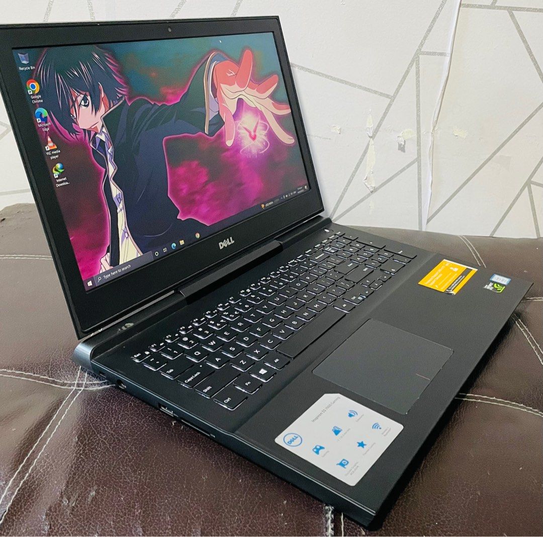 Laptop Dell Inspiron Serie 7000 de 17" con Intel Core i5 7ª Gen, 16GB RAM, SSD 128GB + HDD 1TB, GTX 1050Ti 4GB en República Dominicana