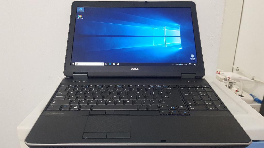 Laptop Dell Latitude 6540 de 17" con Intel Core i7 2.8 GHz, 8GB RAM, SSD 1TB y WiFi