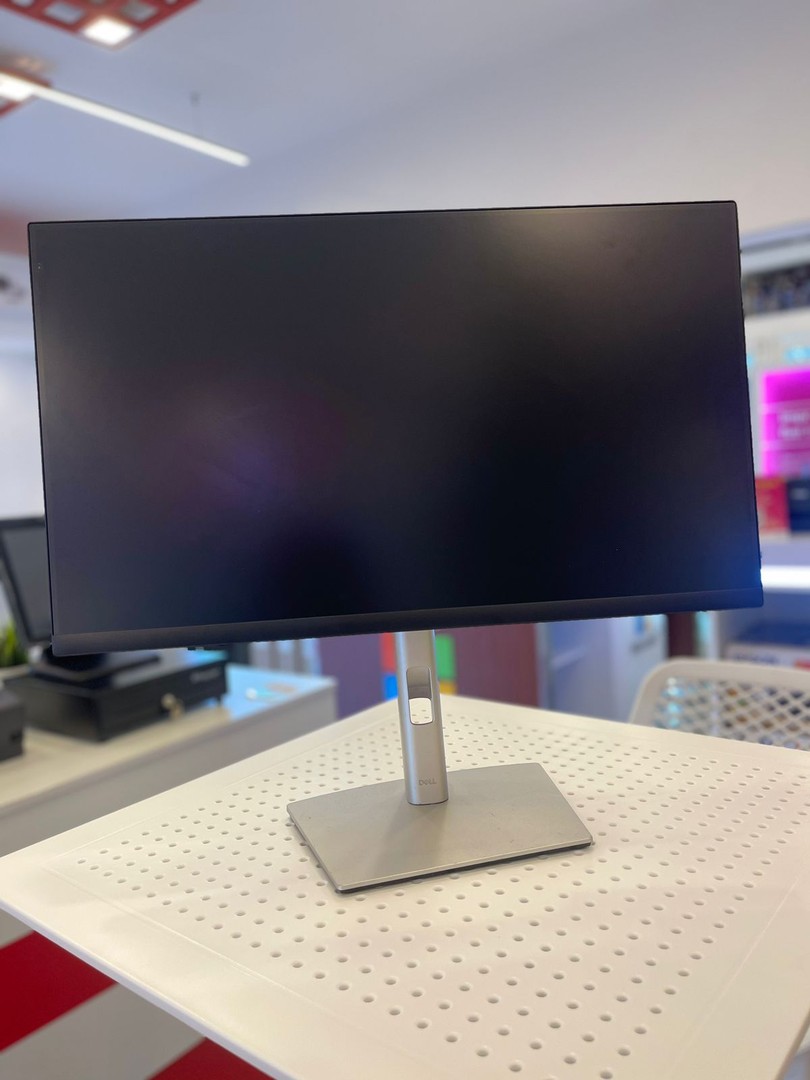Monitor Dell 24" IPS Sin Bordes con HDMI y VGA, Full HD en República Dominicana