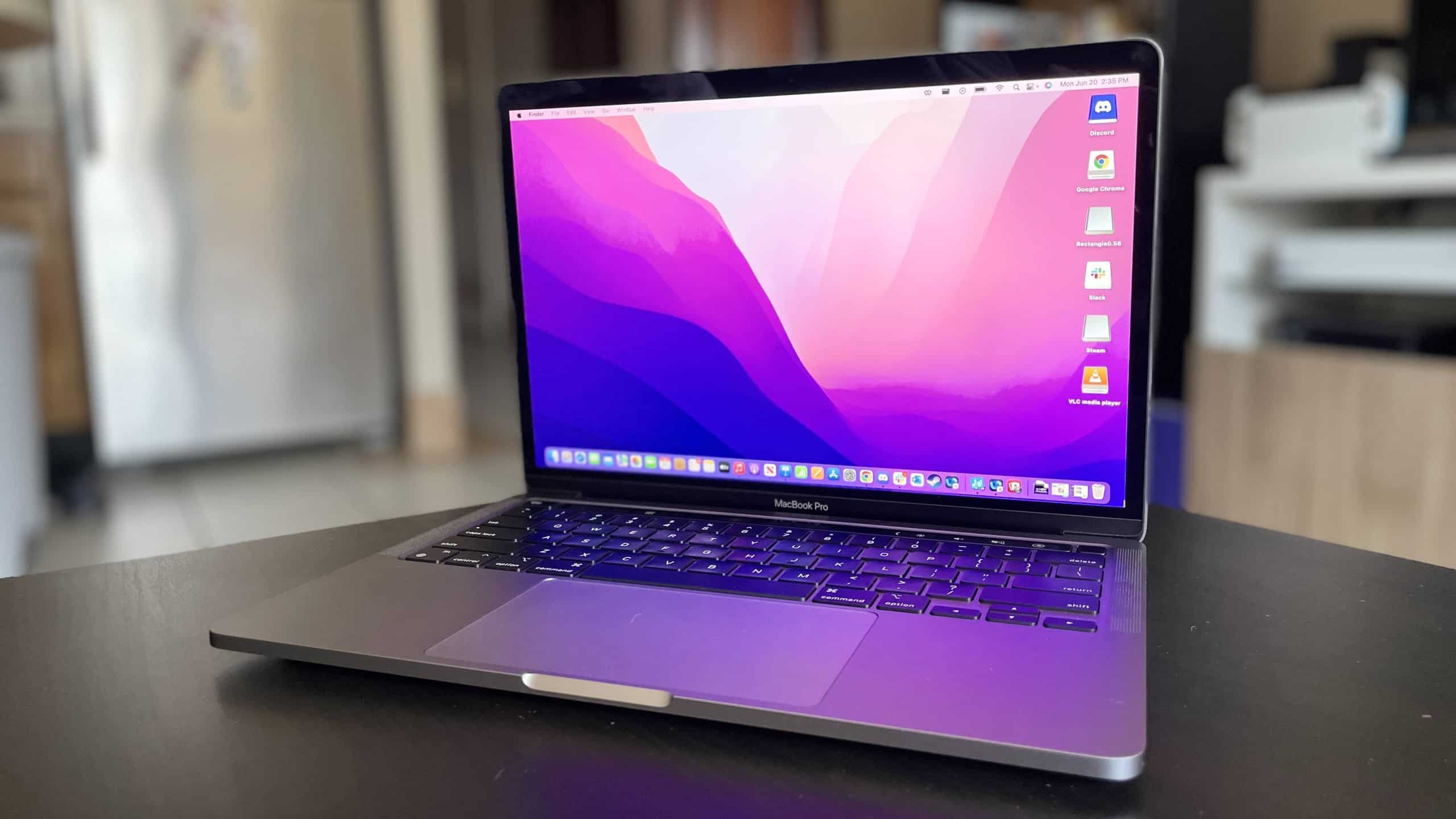 MacBook Pro 2022 con chip M2, 13 pulgadas, usado en muy buen estado